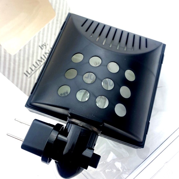 Nightlight Home Decor On Off Switch Courage and Be Kind Gift Boxed Rotating Plug - Picture 5 of 7